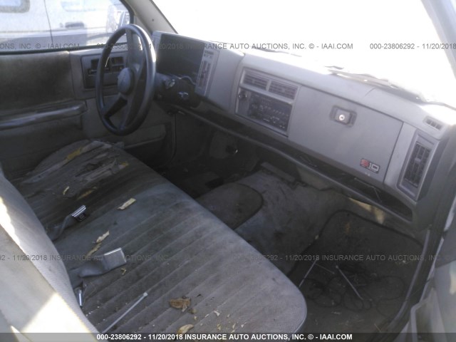 1GCDT14Z2N8197771 - 1992 CHEVROLET S TRUCK S10 WHITE photo 5