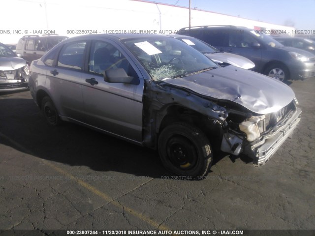 1FAHP35N18W150430 - 2008 FORD FOCUS SE/SEL/SES SILVER photo 1