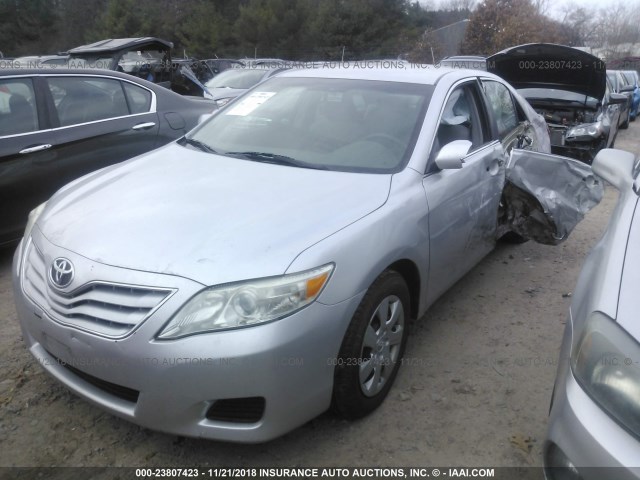 4T4BF3EK6BR168502 - 2011 TOYOTA CAMRY SE/LE/XLE SILVER photo 2