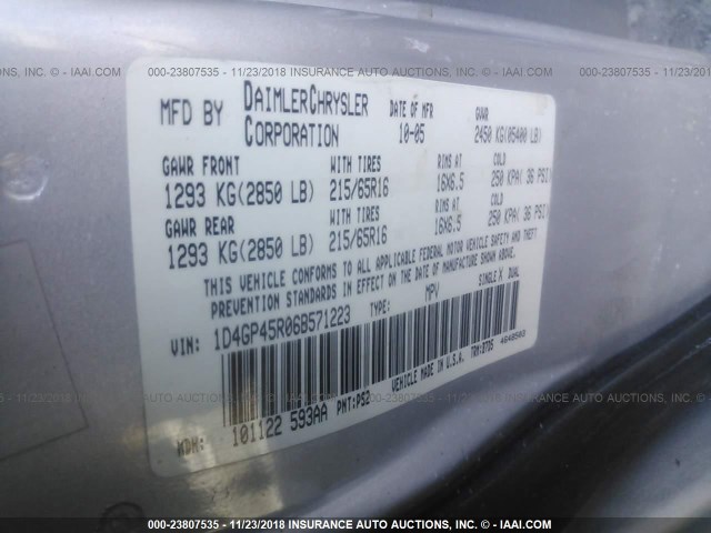 1D4GP45R06B571223 - 2006 DODGE CARAVAN SXT SILVER photo 9