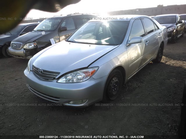 4T1BE32K24U342702 - 2004 TOYOTA CAMRY LE/XLE/SE SILVER photo 2