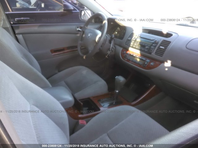 4T1BE32K24U342702 - 2004 TOYOTA CAMRY LE/XLE/SE SILVER photo 5