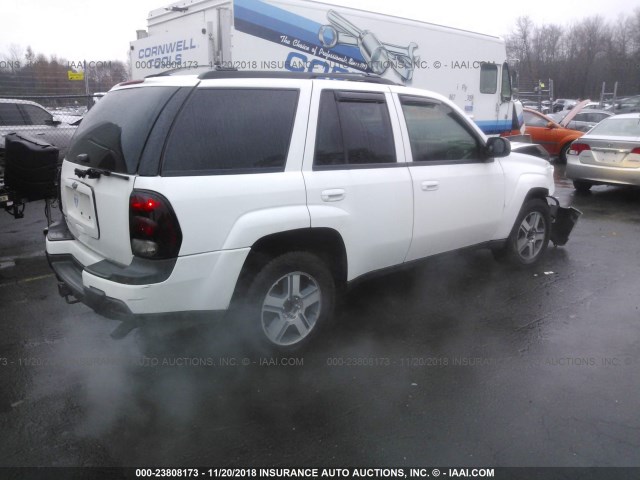 1GNDT13S852252531 - 2005 CHEVROLET TRAILBLAZER LS/LT WHITE photo 4