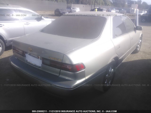 JT2BG28K9W0142368 - 1998 TOYOTA CAMRY LE/XLE 棕色 照片 4