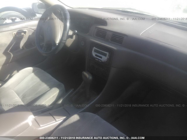 JT2BG28K9W0142368 - 1998 TOYOTA CAMRY LE/XLE 棕色 照片 5