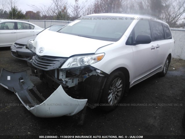 5TDYK3DC1DS307652 - 2013 TOYOTA SIENNA XLE/LIMITED WHITE photo 2