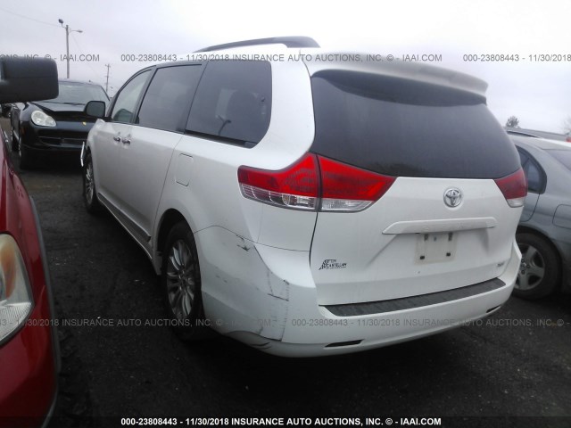 5TDYK3DC1DS307652 - 2013 TOYOTA SIENNA XLE/LIMITED WHITE photo 3