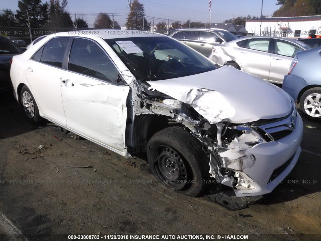 4T4BF1FK1CR243983 - 2012 TOYOTA CAMRY SE/LE/XLE 白色 照片 1