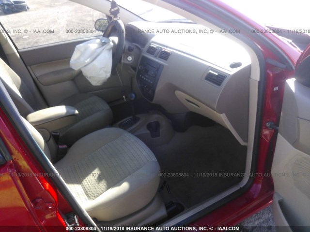 1FAFP34N86W129953 - 2006 FORD FOCUS ZX4 RED photo 5