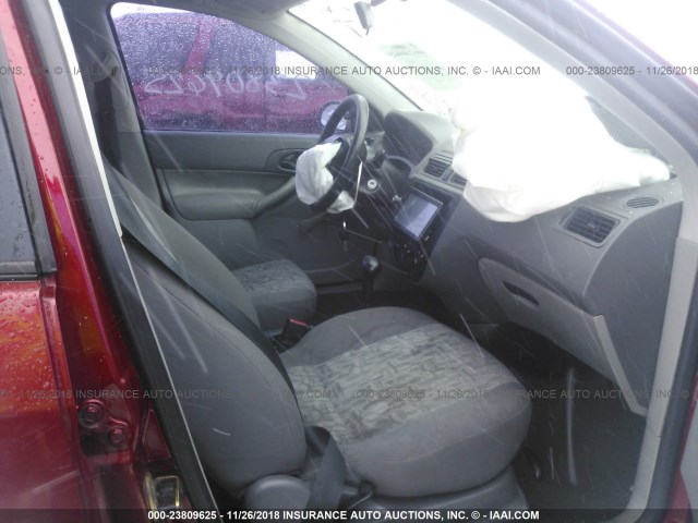 1FAFP34N95W187620 - 2005 FORD FOCUS ZX4 RED photo 5