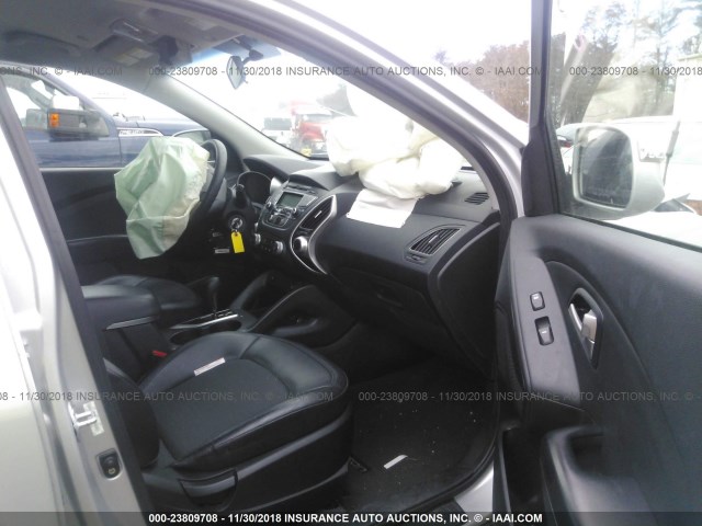 KM8JU3AC3DU704674 - 2013 HYUNDAI TUCSON GLS/LIMITED ვერცხლისფერი ფოტო 5