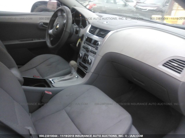 1G1ZA5E05AF281553 - 2010 CHEVROLET MALIBU LS 银色 照片 5