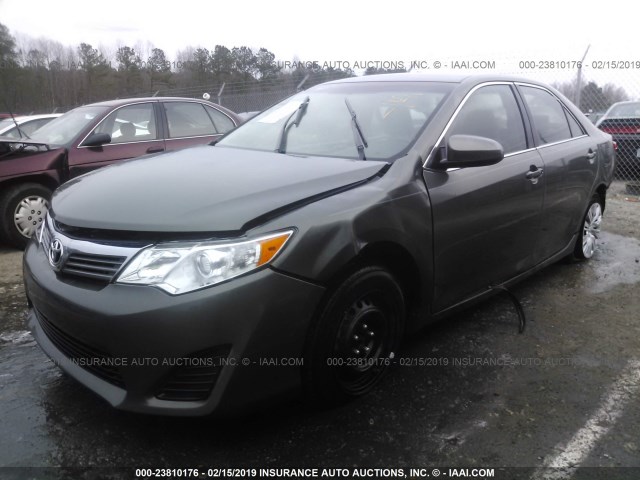 4T1BF1FK4EU842518 - 2014 TOYOTA CAMRY L/SE/LE/XLE GRAY photo 2