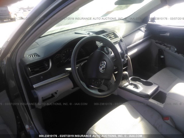 4T1BF1FK4EU842518 - 2014 TOYOTA CAMRY L/SE/LE/XLE GRAY photo 5