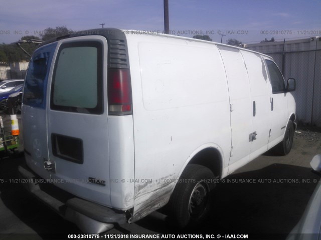 1GTHG35R711114354 - 2001 GMC SAVANA G3500 WHITE photo 4