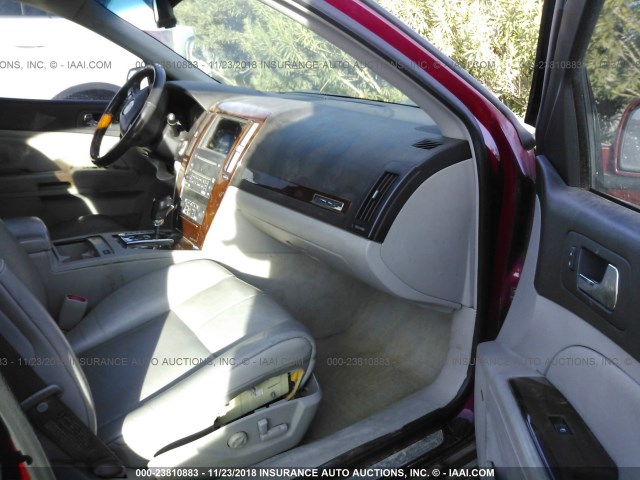 1G6DW677650123687 - 2005 CADILLAC STS RED photo 5