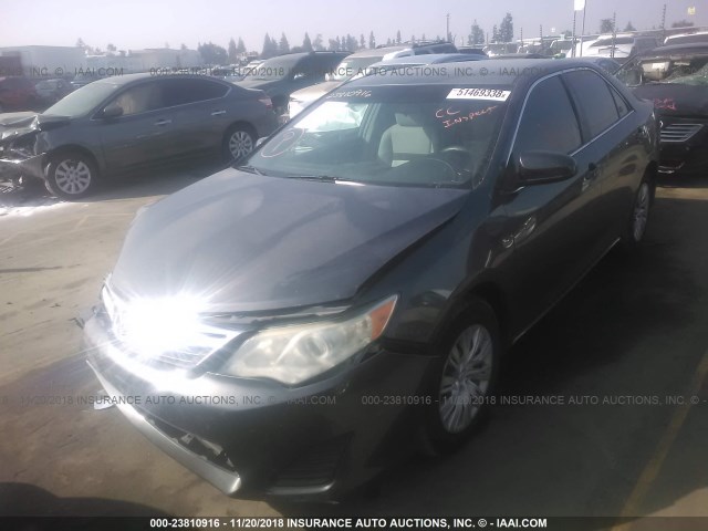 4T1BF1FK7CU041904 - 2012 TOYOTA CAMRY SE/LE/XLE GRAY photo 2