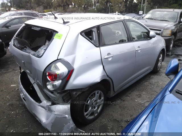 5Y2SP67089Z465793 - 2009 PONTIAC VIBE SILVER photo 4