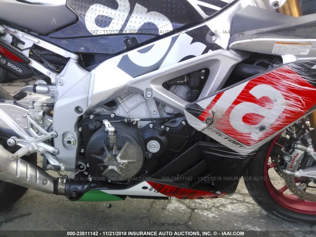 ZD4RKUB03GS000048 - 2016 APRILIA RSV4 RF/RR SILVER photo 8