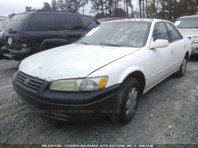 4T1BG22K4WU350808 - 1998 TOYOTA CAMRY CE/LE/XLE WHITE photo 2