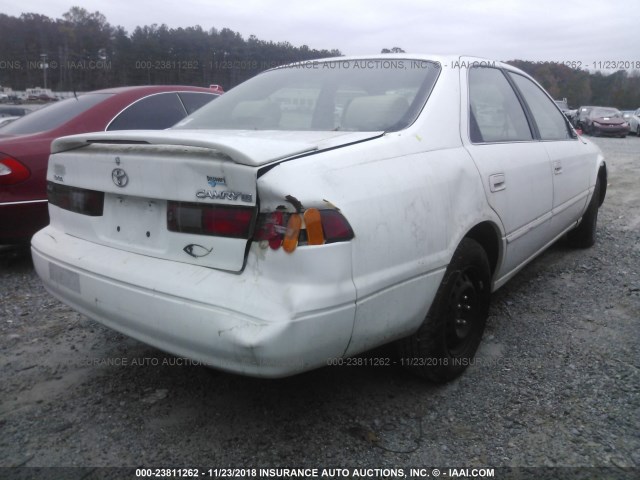 4T1BG22K4WU350808 - 1998 TOYOTA CAMRY CE/LE/XLE WHITE photo 4