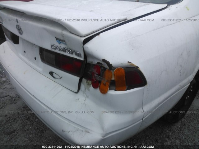 4T1BG22K4WU350808 - 1998 TOYOTA CAMRY CE/LE/XLE WHITE photo 6