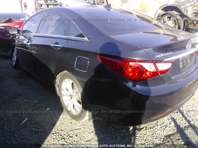 5NPEC4ACXDH640822 - 2013 HYUNDAI SONATA SE/LIMITED BLACK photo 2