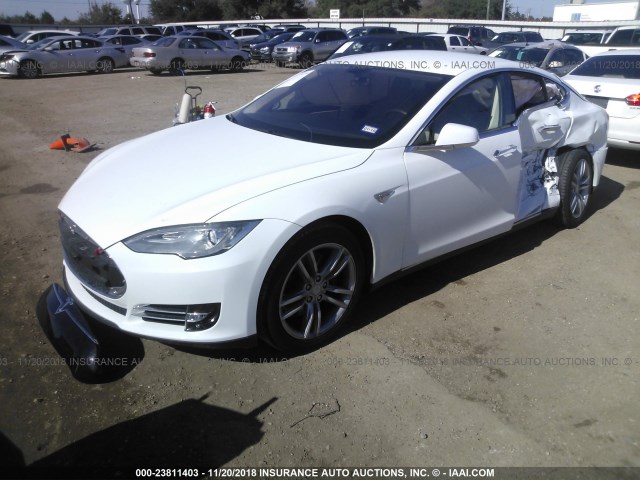 5YJSA1DGXDFP04796 - 2013 TESLA MODEL S WHITE photo 2