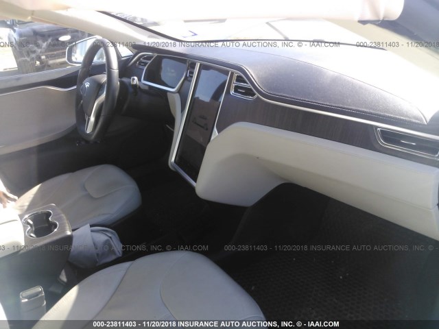 5YJSA1DGXDFP04796 - 2013 TESLA MODEL S WHITE photo 5