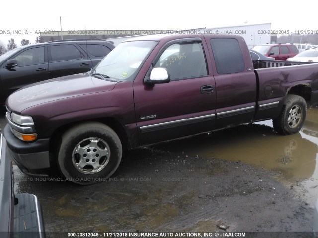 2GCEC19T8Y1284817 - 2000 CHEVROLET SILVERADO C1500 PURPLE photo 2