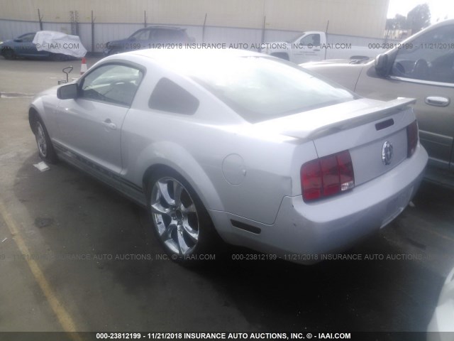 1ZVFT80N455115364 - 2005 FORD MUSTANG SILVER photo 3