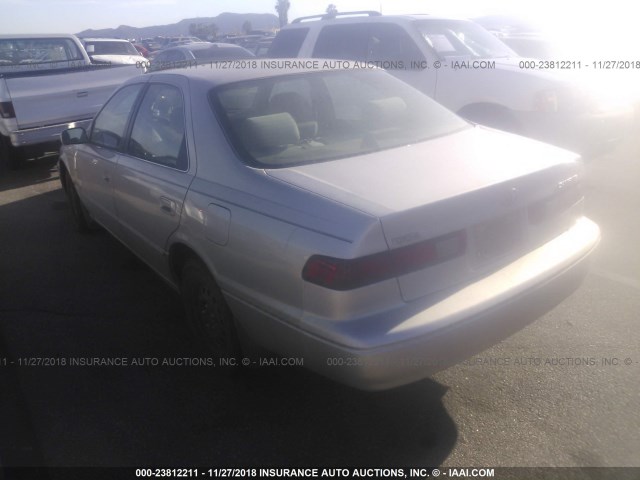 4T1BG22K3WU328492 - 1998 TOYOTA CAMRY CE/LE/XLE ოქროსფერი ფოტო 3