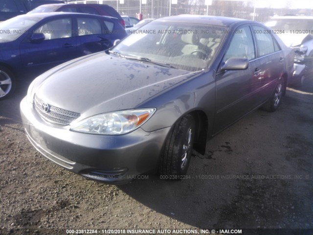 4T1BF32K24U588064 - 2004 TOYOTA CAMRY LE/XLE/SE GRAY photo 2