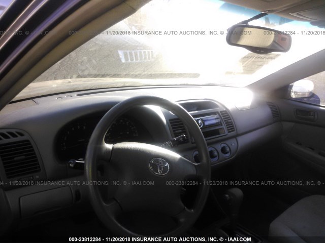 4T1BF32K24U588064 - 2004 TOYOTA CAMRY LE/XLE/SE GRAY photo 5