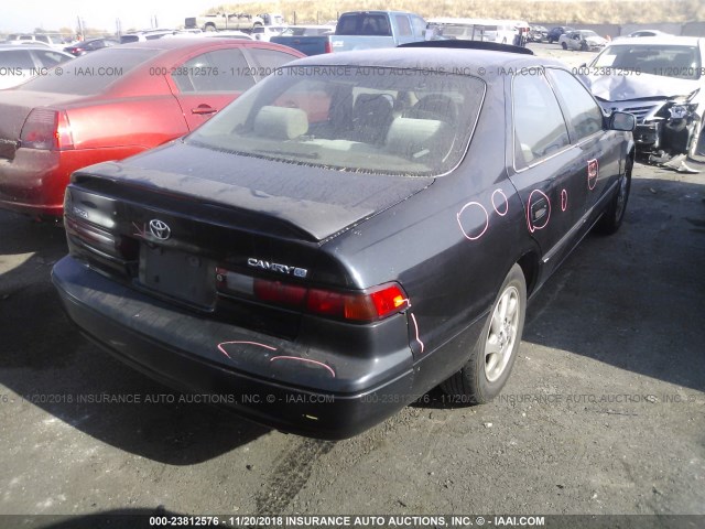 4T1BG22K8VU067679 - 1997 TOYOTA CAMRY CE/LE/XLE BLACK photo 4