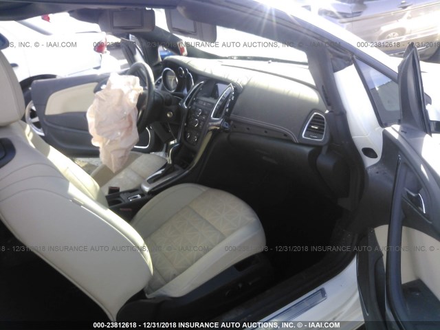 W04WH3N51HG145246 - 2017 BUICK CASCADA PREMIUM WHITE photo 5