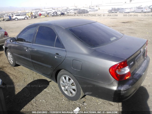 JTDBE30K120077539 - 2002 TOYOTA CAMRY LE/XLE/SE GRAY photo 3