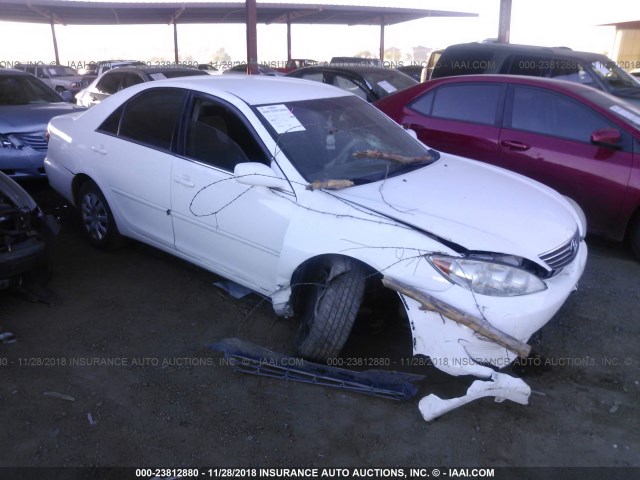 4T1BE32K05U596944 - 2005 TOYOTA CAMRY LE/XLE/SE WHITE photo 1