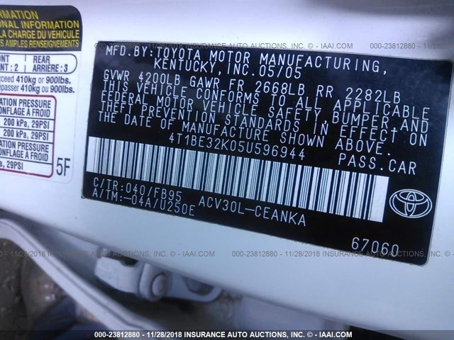 4T1BE32K05U596944 - 2005 TOYOTA CAMRY LE/XLE/SE WHITE photo 9