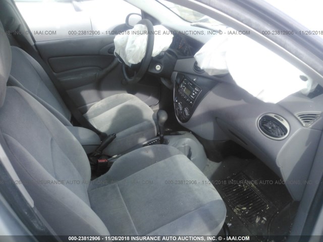 1FAFP33P22W103023 - 2002 FORD FOCUS LX SILVER photo 5