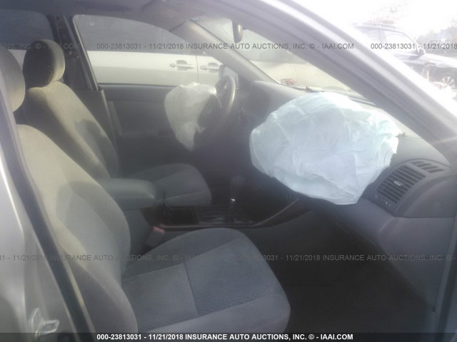 4T1BE32K32U598635 - 2002 TOYOTA CAMRY LE/XLE/SE SILVER photo 5