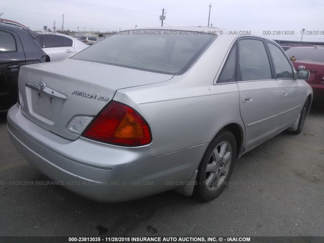 4T1BF28B3YU034054 - 2000 TOYOTA AVALON XL/XLS SILVER photo 4