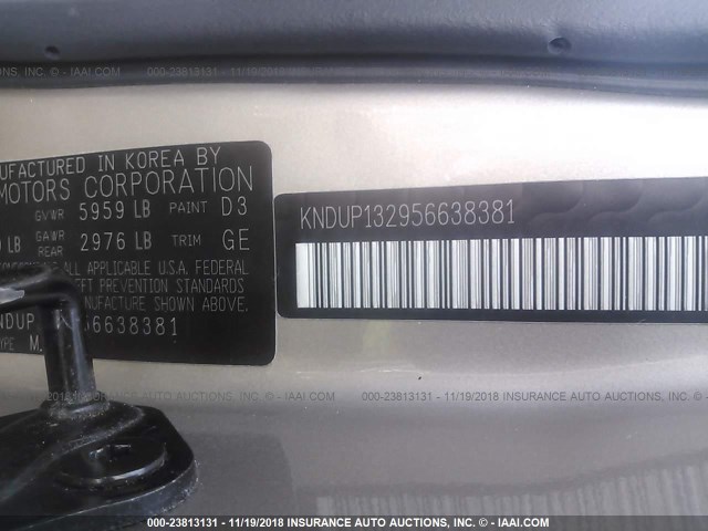 KNDUP132956638381 - 2005 KIA SEDONA EX/LX BEIGE photo 9