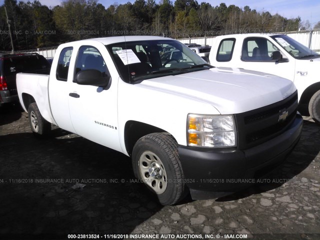 2GCEC19CX71569808 - 2007 CHEVROLET SILVERADO C1500 WHITE photo 1