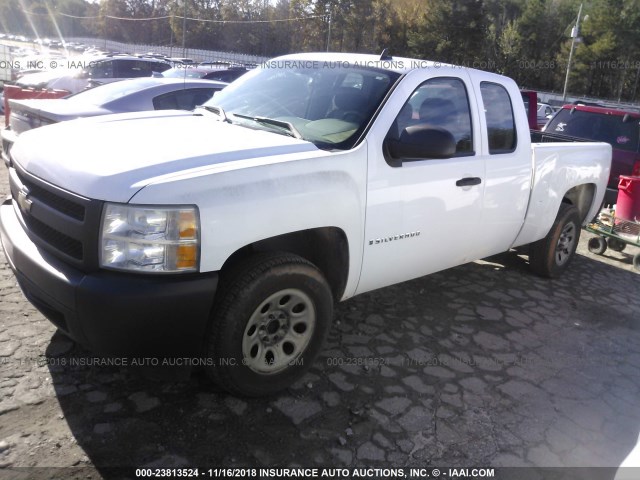 2GCEC19CX71569808 - 2007 CHEVROLET SILVERADO C1500 WHITE photo 2