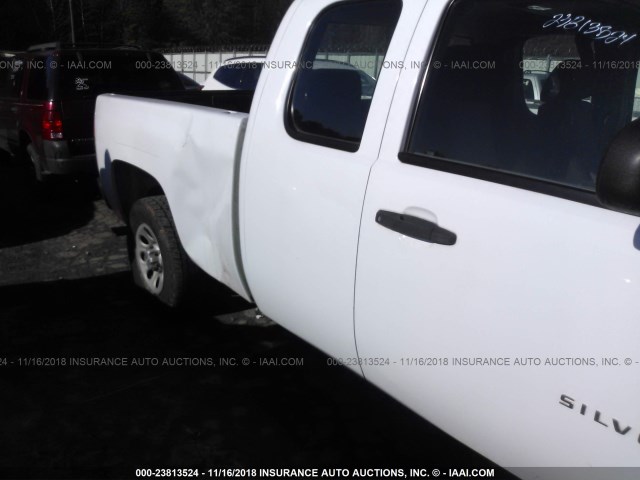 2GCEC19CX71569808 - 2007 CHEVROLET SILVERADO C1500 WHITE photo 6