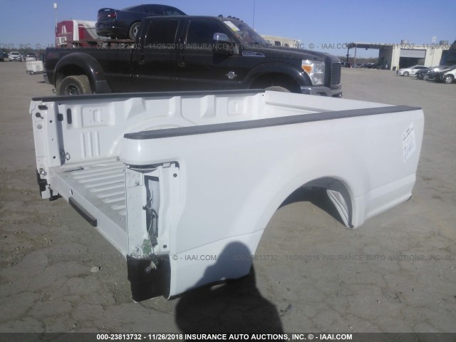 123456 - 2018 FORD F250 BED  WHITE photo 4
