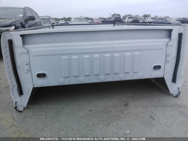 123456 - 2018 FORD F250 BED  WHITE photo 5