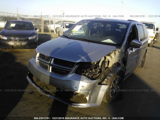 2C4RDGEG4JR223532 - 2018 DODGE GRAND CARAVAN GT SILVER photo 2