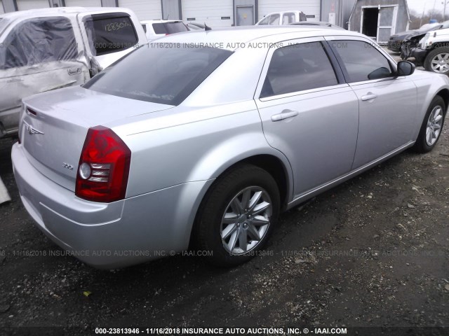 2C3KA43R68H141612 - 2008 CHRYSLER 300 LX SILVER photo 4